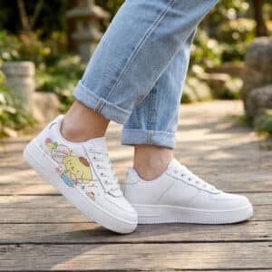 Pompompurin Basket blanches porté par un adulte