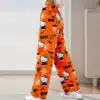 Pyjama Hello Kitty Halloween orange porté par une femme