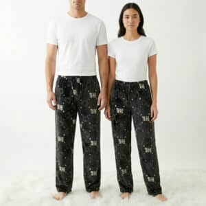 Bas de Pyjama Hello Kitty noir et blanc très doux porté par un Homme et une femme