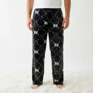 Bas de Pyjama Hello Kitty Homme noir et blanc très doux porté par un Homme vu de face