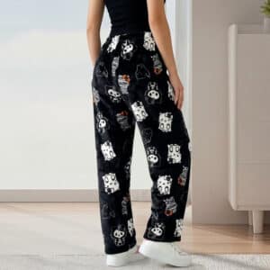 Bas de Pyjama Hello Kitty Halloween noir vu de dos porté par une femme