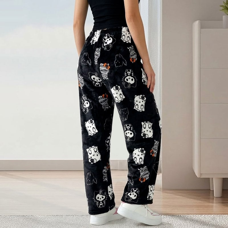 Bas de Pyjama Hello Kitty Halloween noir vu de dos porté par une femme