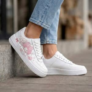 My Melody Basket blanche porté par une femme