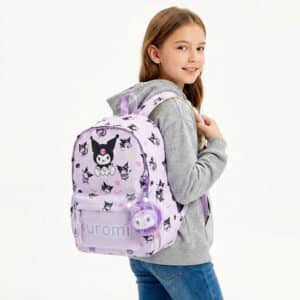 Sac à Dos Kuromi Sanrio violet porté par une fille