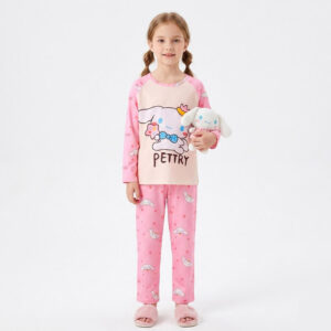 Cinnamoroll Pyjama Set porté par une fille de 10ans