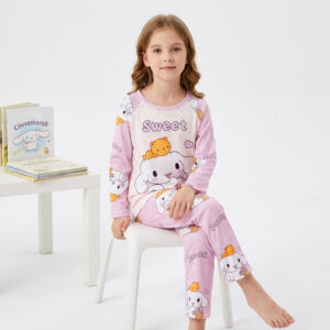 Pyjama Cinnamoroll set rose porté par une fille de 10ans