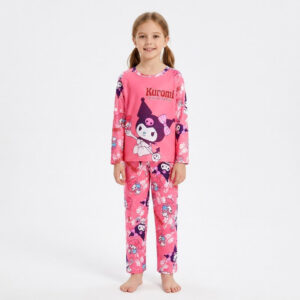 Pyjama Kuromi et My Melody rose porté par une Fille