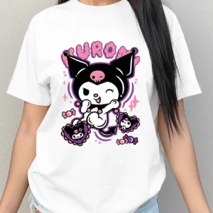 Kuromi Sanrio Shirt​ blanc pporté par une femme