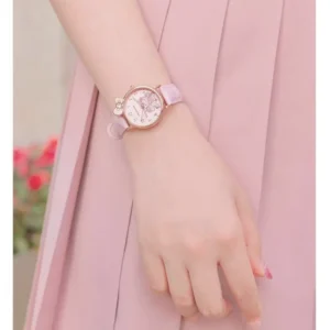 Montre Hello Kitty Rose porté par une femme