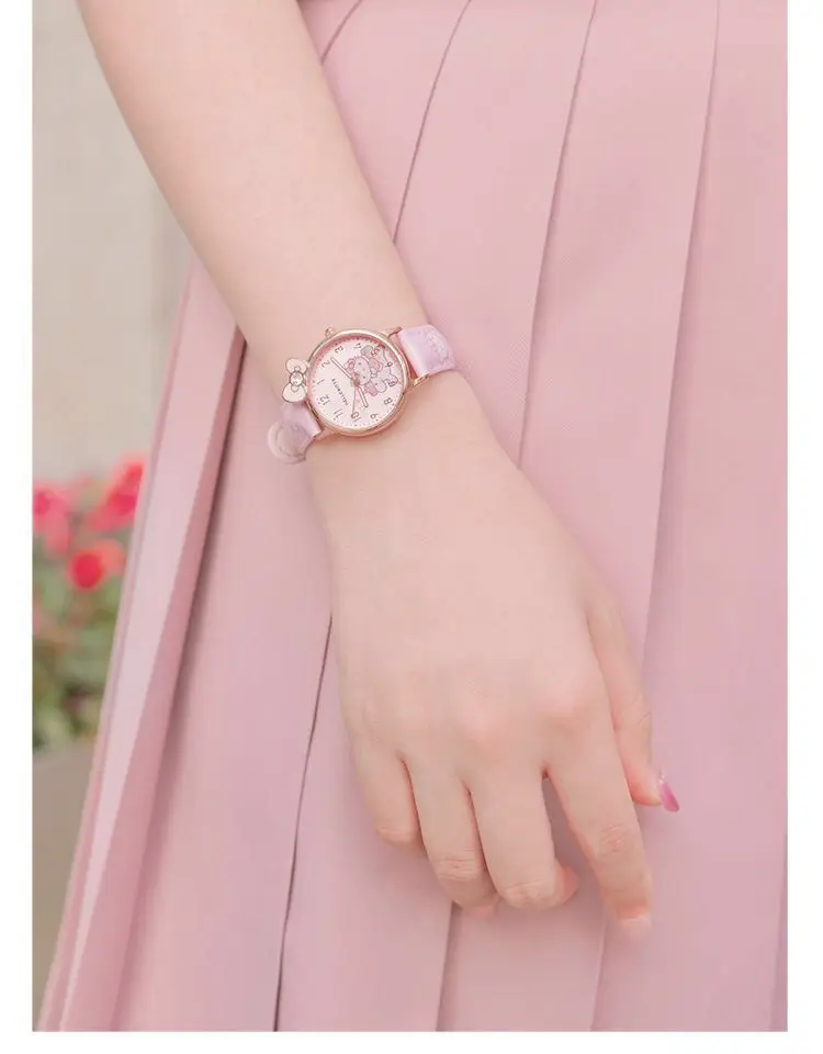 Montre Hello Kitty Rose porté par une femme
