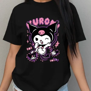 Kuromi Sanrio Shirt​ noir porté par une femme